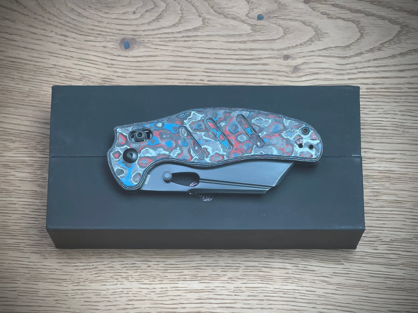 Kizer Cutlery Ki4488AC1 Sheepdog Knives Chris Conaway c01c Clutch Lock Flipper Knife 3.15" S35VN Black Stonewashed Sheepsfoot Blade, Nebula FatCarbon Handles, AXIS/Crossbar Lock