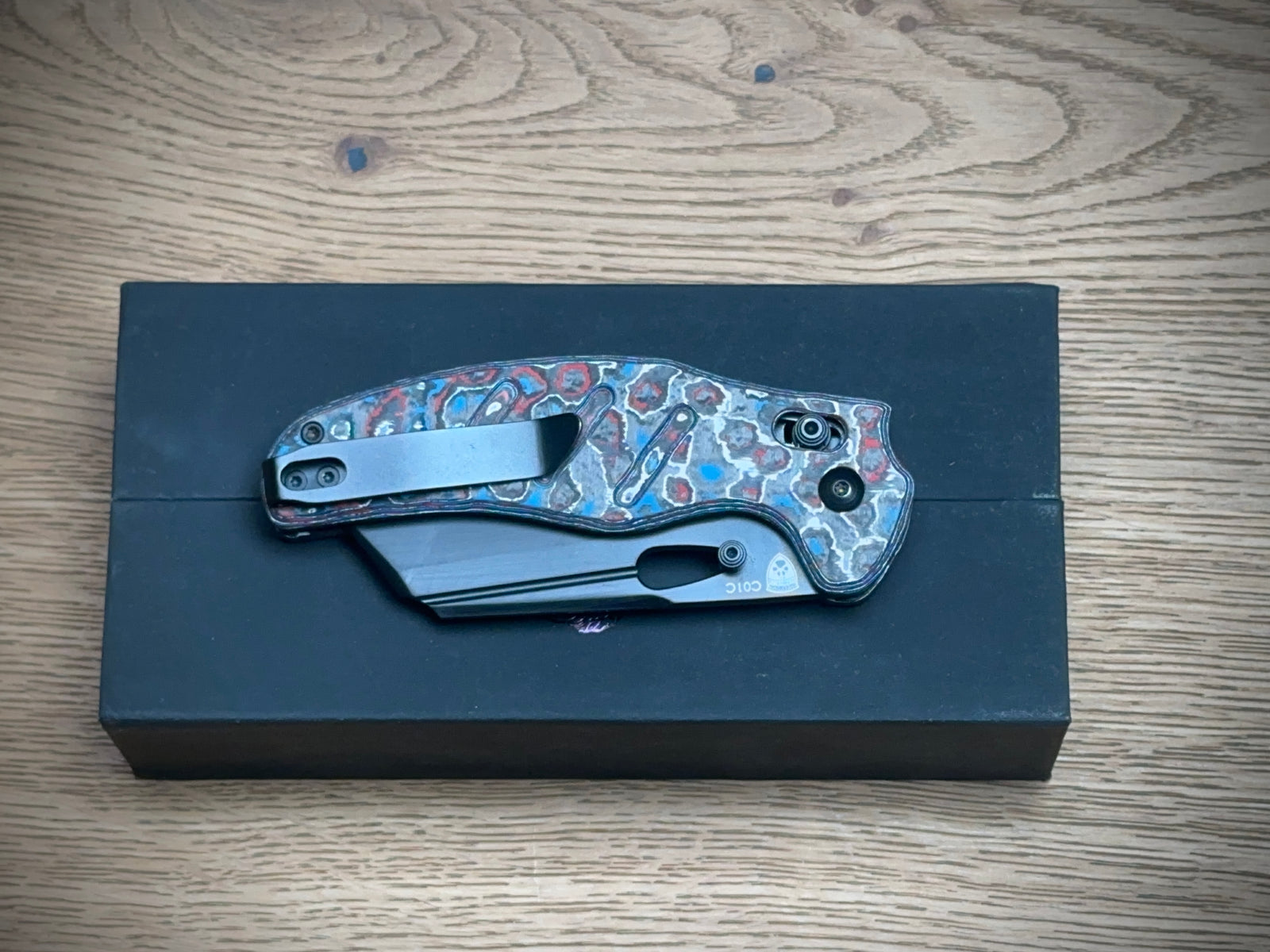 Kizer Cutlery Ki4488AC1 Sheepdog Knives Chris Conaway c01c Clutch Lock Flipper Knife 3.15" S35VN Black Stonewashed Sheepsfoot Blade, Nebula FatCarbon Handles, AXIS/Crossbar Lock