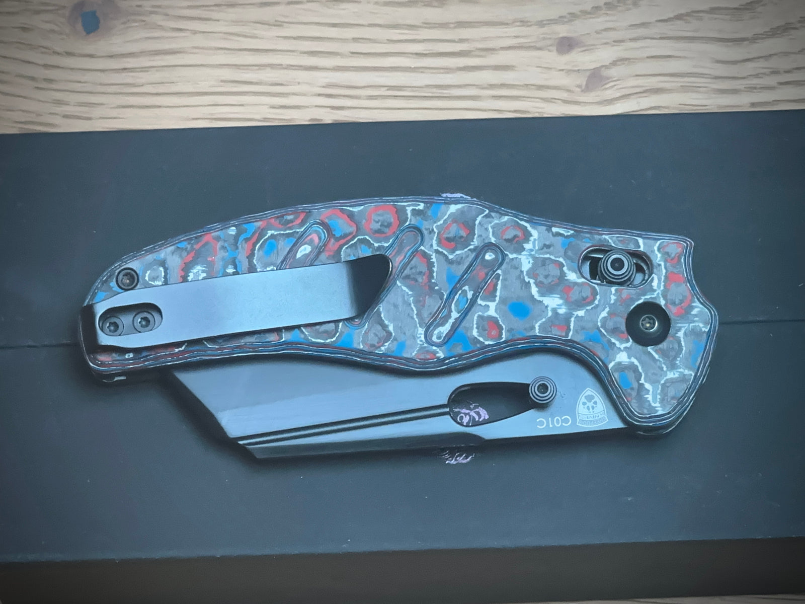 Kizer Cutlery Ki4488AC1 Sheepdog Knives Chris Conaway c01c Clutch Lock Flipper Knife 3.15" S35VN Black Stonewashed Sheepsfoot Blade, Nebula FatCarbon Handles, AXIS/Crossbar Lock
